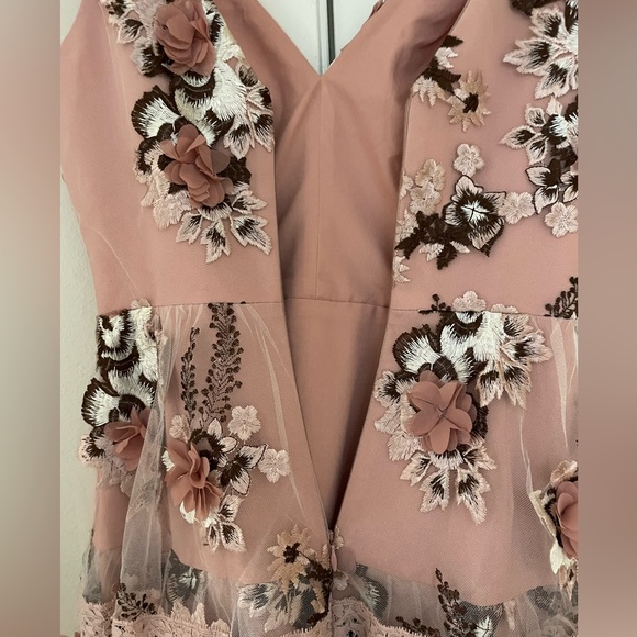 Dress The Population Women's Nellie Floral Embroidered Fit & Flare Dress Mauve - Picture 16 of 16